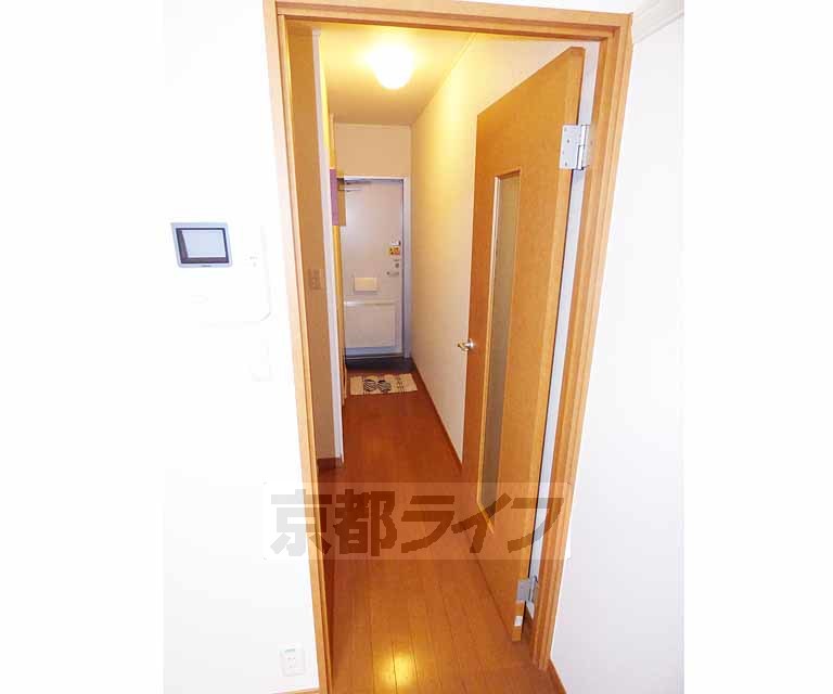 その他部屋・スペース　フローリングが綺麗な廊下。