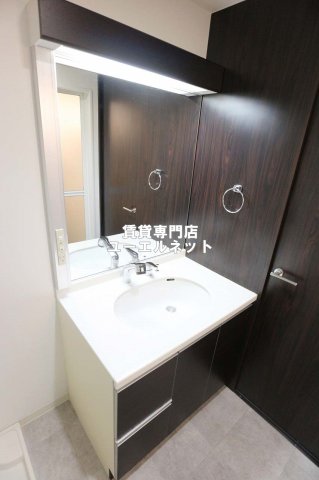 洗面設備　清潔感ある独立洗面台で毎日気持ちよく♪