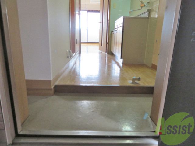 玄関　玄関はこちら広々として脱ぎ履きがしやすそうですね。