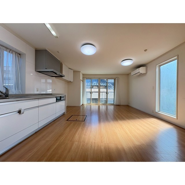 居室・リビング　【居間・リビング】エアコン・カーテン・照明は撤去