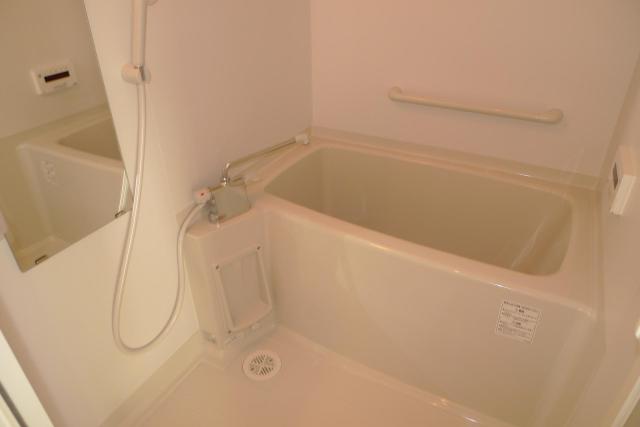 バス・シャワールーム　※同タイプ部屋の写真です。