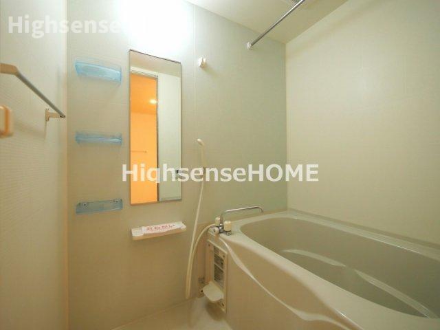 バス・シャワールーム　コンパクトで使いやすいお風呂です