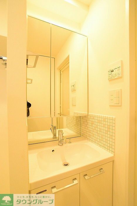 洗面設備　カラータイプ異なります。