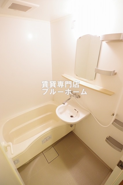 バス・シャワールーム　ピカピカのお風呂！