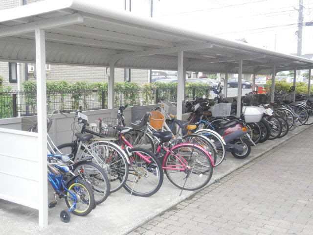 建物外観　駐輪場