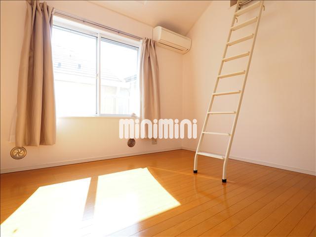 居室・リビング　大きな窓で明るいお部屋です