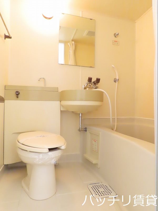 バス・シャワールーム　画像は別号室タイプの為、現状を優先いたします