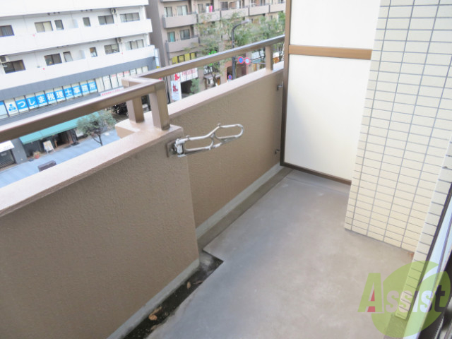 バルコニー　バルコニーが結構広いです。洗濯物もよく乾きそうです