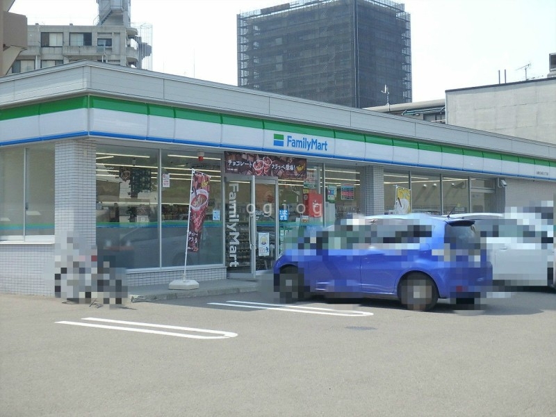 コンビニ　ファミリーマート札幌南5条西店（コンビニ）まで335m