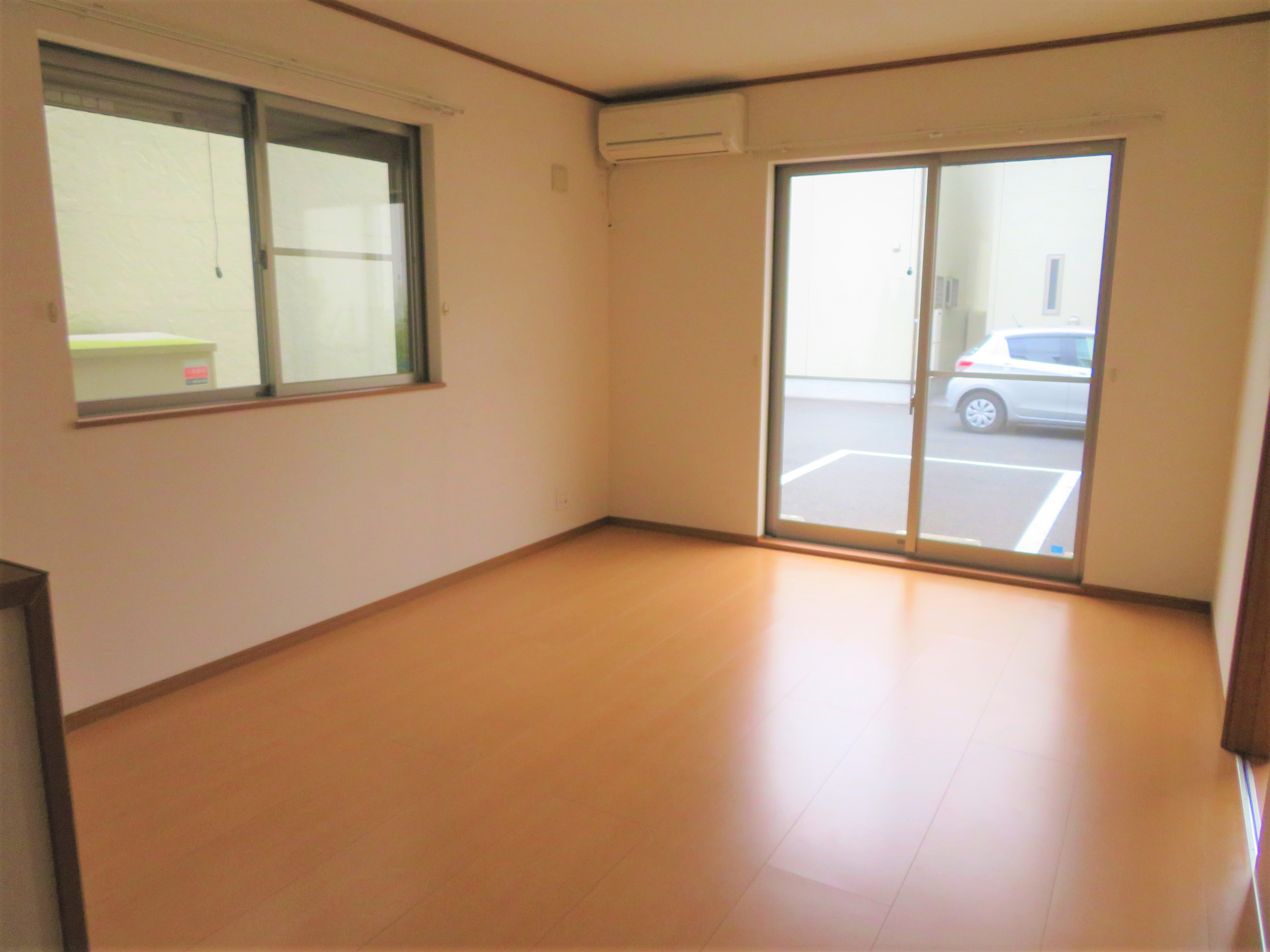 居室・リビング　広さ14帖の広いリビングです！南向きで日当たり良好！