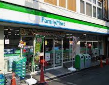 コンビニ　ファミリーマート 平間駅前店（コンビニ）まで277m