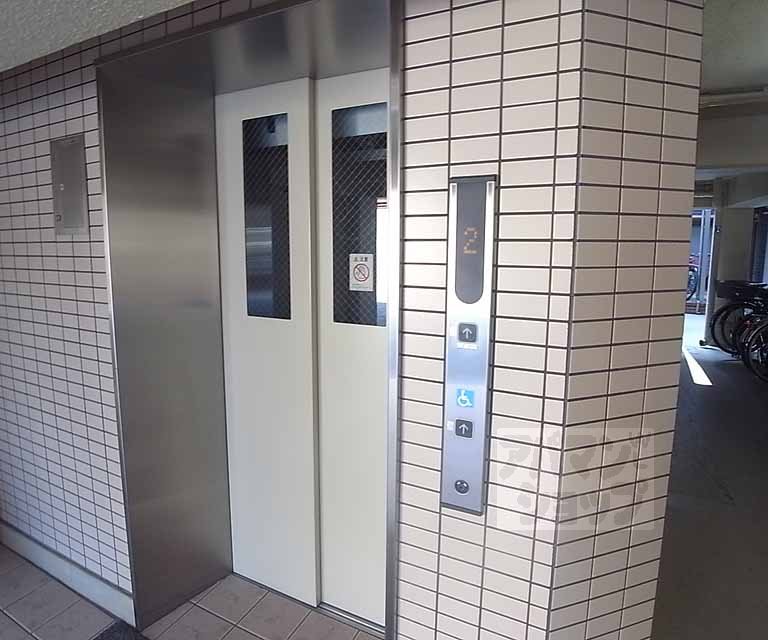 ロビー　エレベーター付