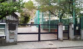 中学校　渋谷区立鉢山中学校（中学校）まで200m