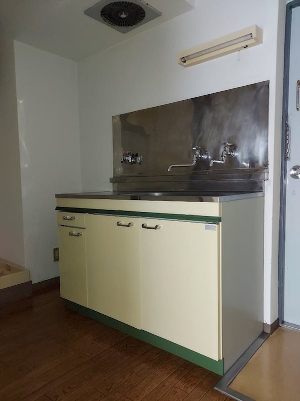 キッチン　写真は同タイプの他室です。