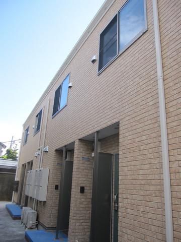 建物外観　玄関側から見て