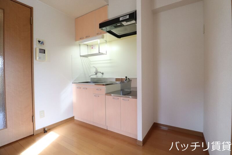 キッチン　別号室タイプの為、現状を優先致します。