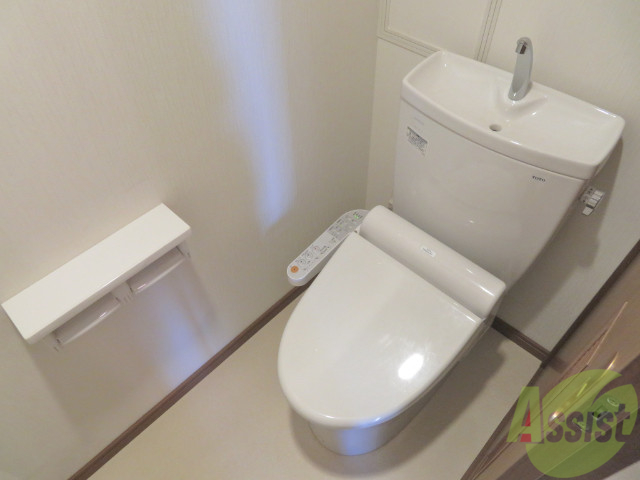トイレ　ウォシュレット付きのトイレです。シャワートイレは日本の宝。
