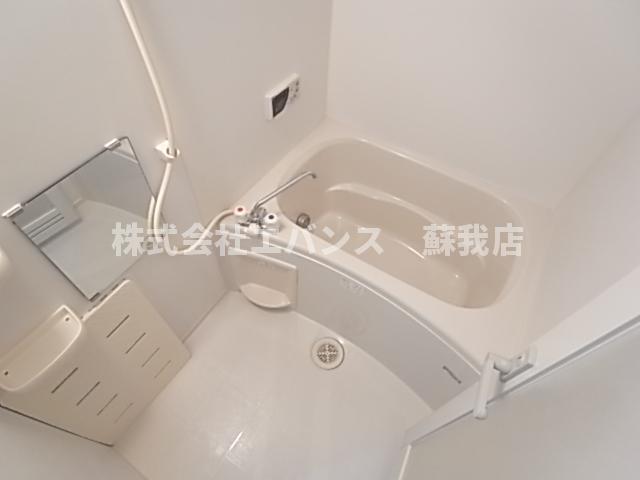 バス・シャワールーム　コンパクトで使いやすいお風呂です