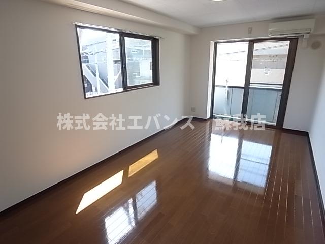 居室・リビング　こちらの居間で趣味の時間をお楽しみください