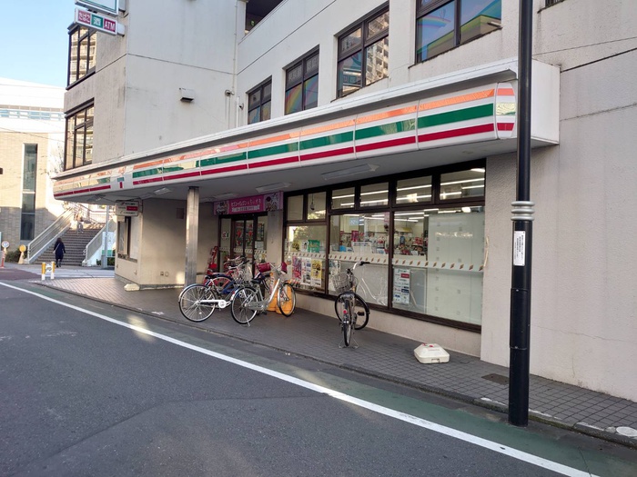 コンビニ　セブンイレブン（コンビニ）まで650m
