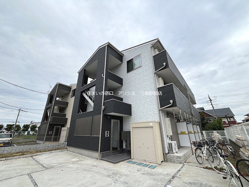建物外観　ウエストガーデン吉川高富IIのご紹介は住まいの窓口アソシエに
