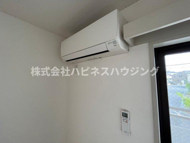その他設備　リビングにエアコンあり
