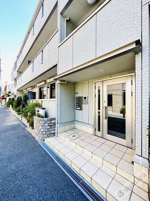 ロビー　明るいエントランスであなたのお帰りをお待ちします＾＾