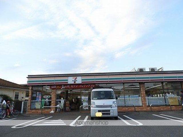 コンビニ　セブンイレブン（コンビニ）まで702m