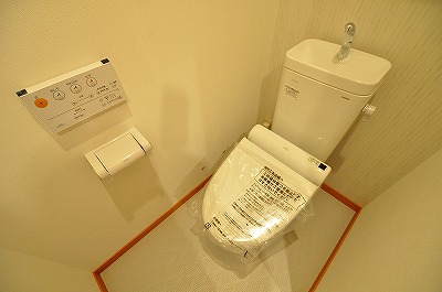 トイレ　温水洗浄便座付き