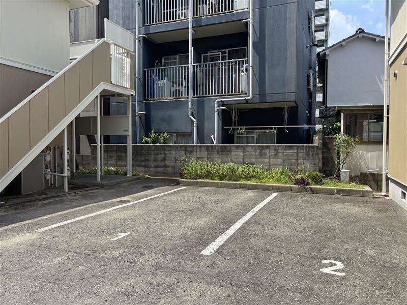 建物外観　入居者様専用駐車場