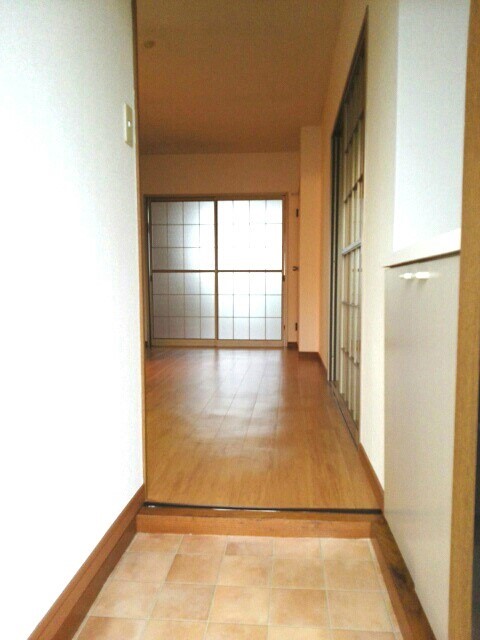 玄関　※別号室別間取り参考写真