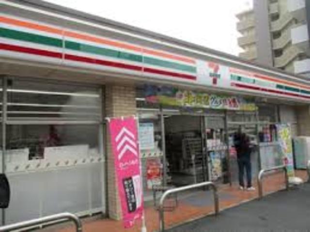 コンビニ　セブンイレブン亀岡駅前店（コンビニ）まで326m