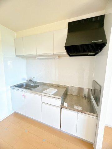 キッチン　※クリーニング前のお部屋です