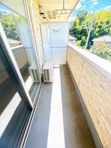 バルコニー　※クリーニング前のお部屋です