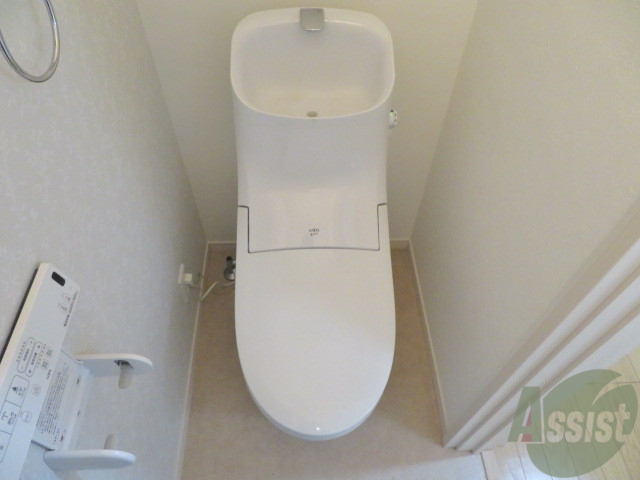トイレ　トイレはこちらのオシャレなウォシュレット付きになりますね
