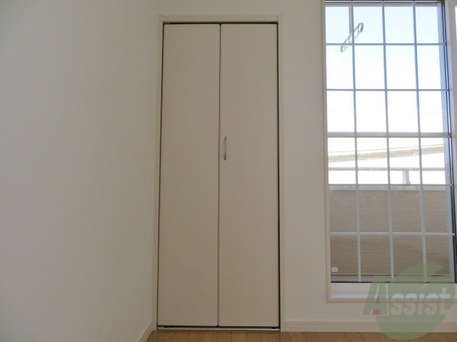 収納　収納はこちらのクローゼットになりますね。