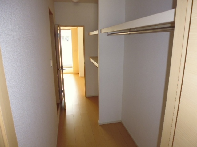 収納　ウォークスルークローゼット