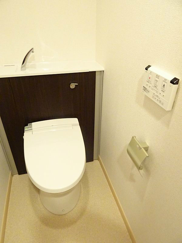 トイレ　ウォシュレット完備です。