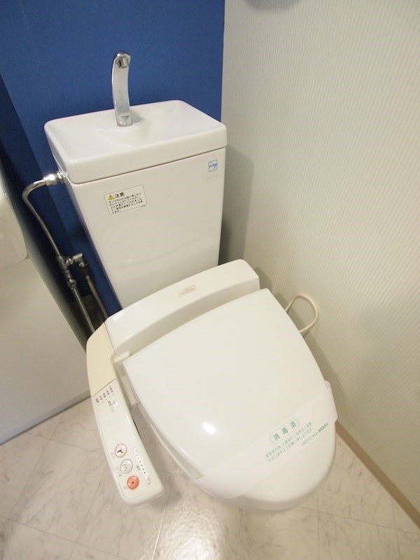 トイレ　ウォシュレット付きです。