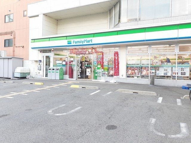 コンビニ　ファミリーマート（コンビニ）まで400m