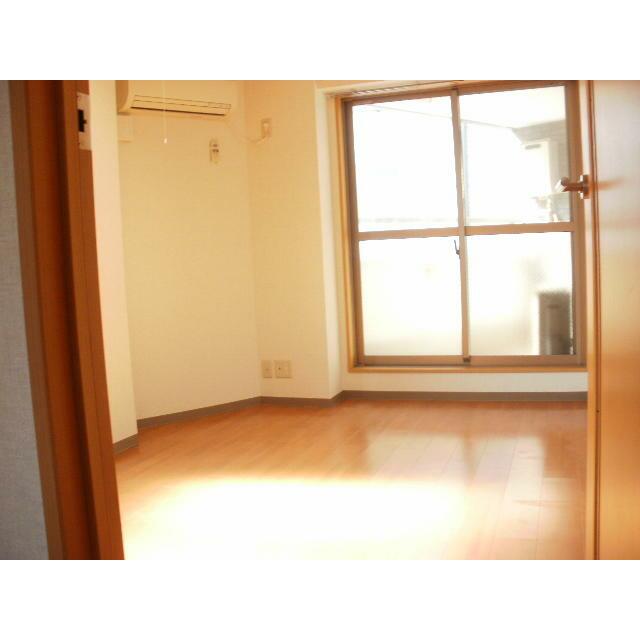 居室・リビング　※別部屋参考写真です。