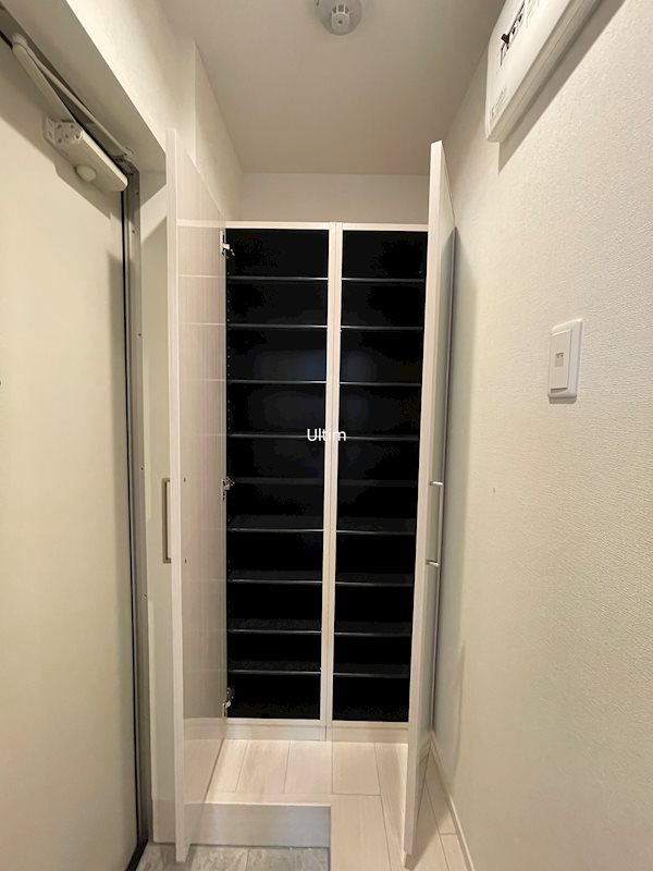 玄関　※別のお部屋の写真です