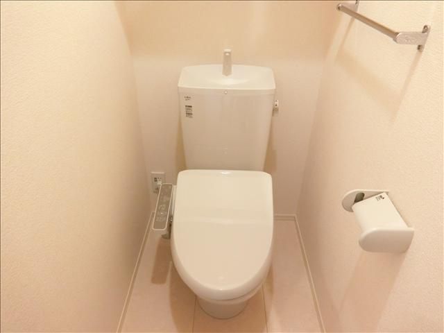 トイレ　シャワー付きトイレです