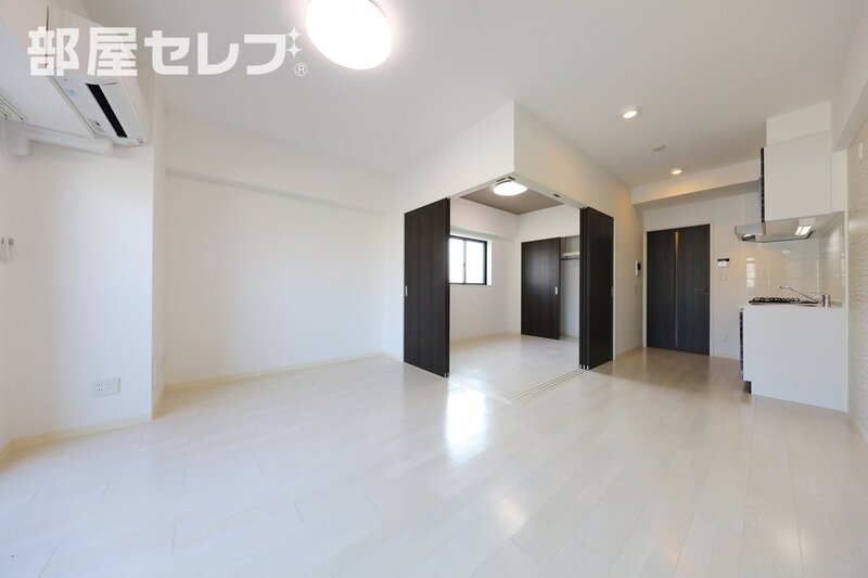 居室・リビング　６０４号室写真