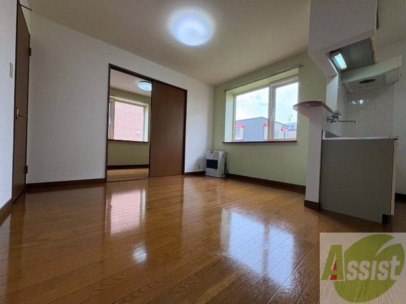 居室・リビング　広くてキレイなお部屋が広がっていて、充実した生活が送れそう。