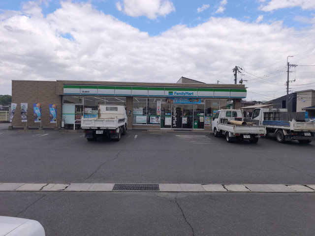 コンビニ　ファミリーマート岡山雄町店（コンビニ）まで985m