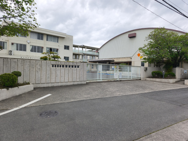 小学校　岡山市立竜之口小学校（小学校）まで940m