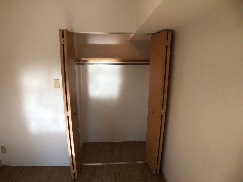 収納　寝室の収納です。部屋がすっきり片付きます。