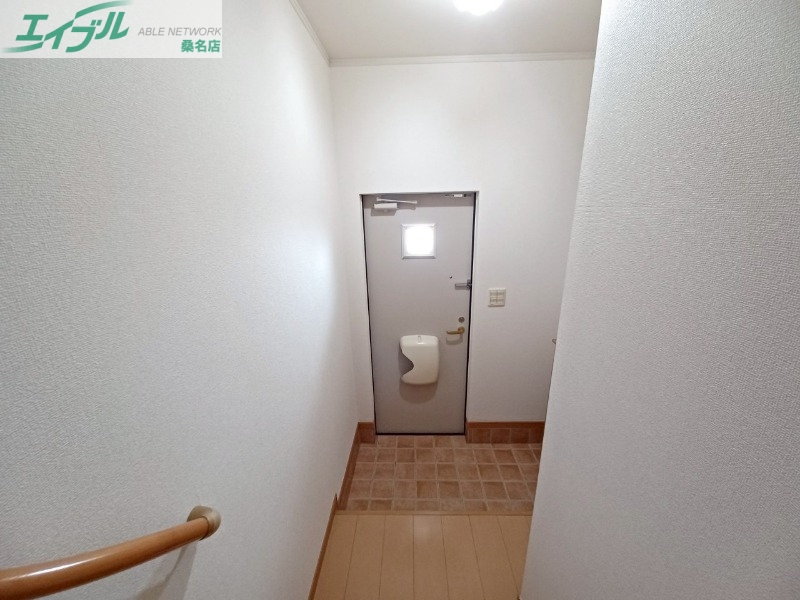 玄関　同物件別室反転タイプ画像