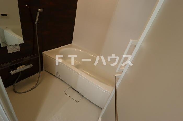 バス・シャワールーム　追い焚き給湯機能付き浴室